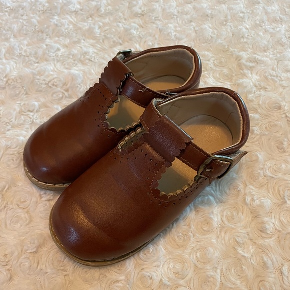 Brown scalloped leather dress shoes - Picture 4 of 5